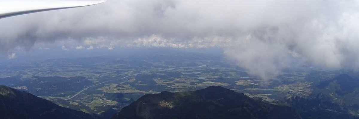 Flugwegposition um 10:11:43: Aufgenommen in der Nähe von Gemeinde Arnoldstein, Arnoldstein, Österreich in 1763 Meter